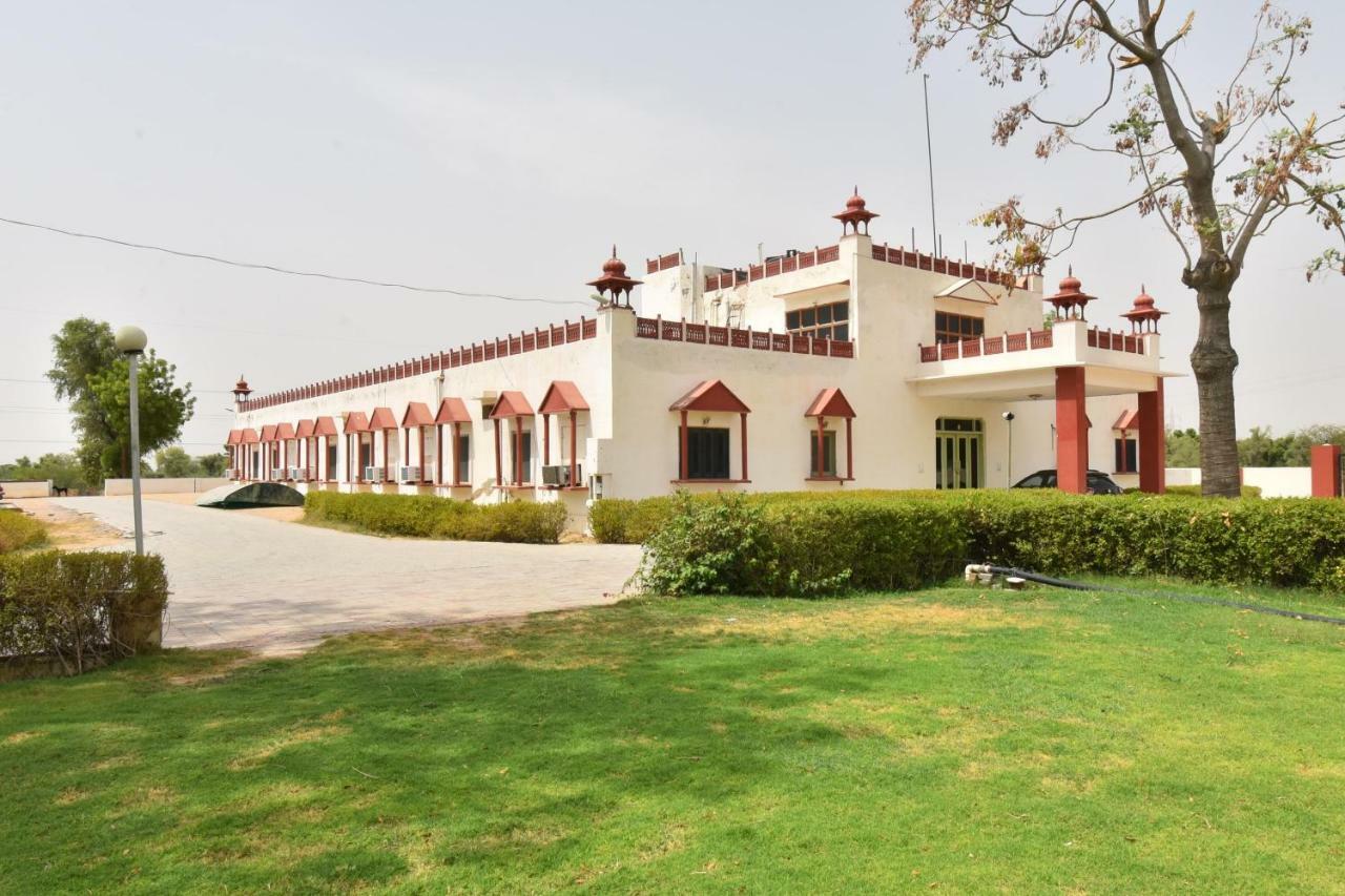Oyo 42998 Holiday होटल 3*