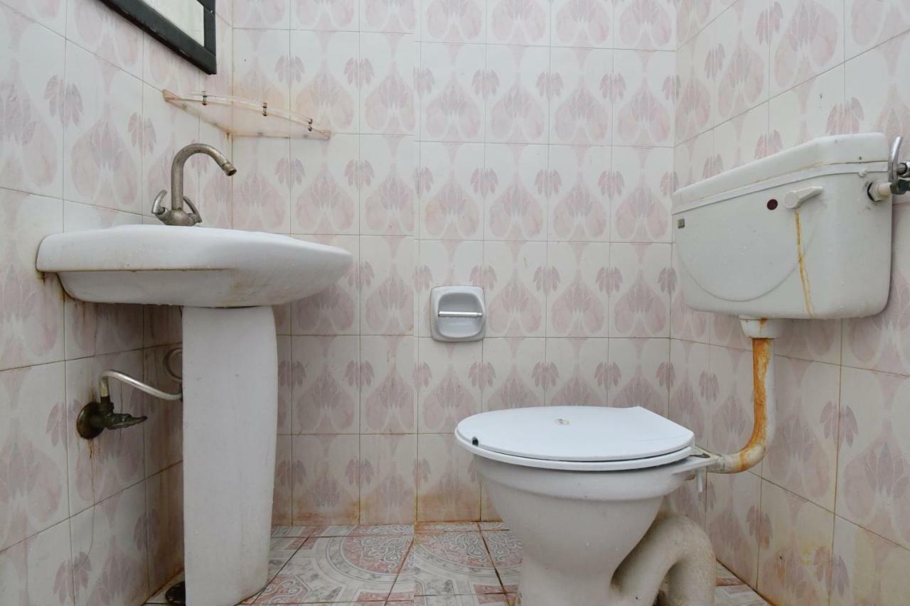Oyo 42998 Holiday Hotel 3*