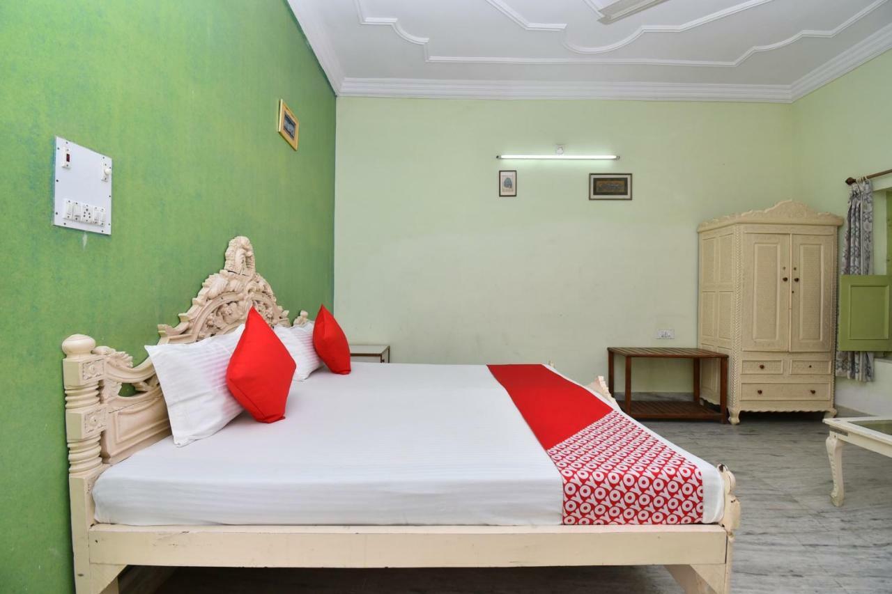 Oyo 42998 Holiday Hotel 3*